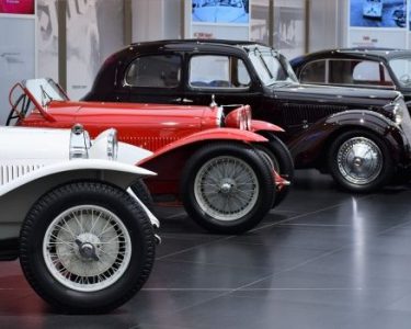 classic cars inside the elliott museum