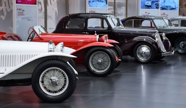 classic cars inside the elliott museum