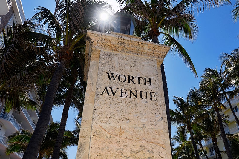 worth avenue sign in palm beach