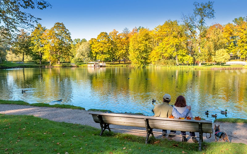 couple on park bench at peachtree park