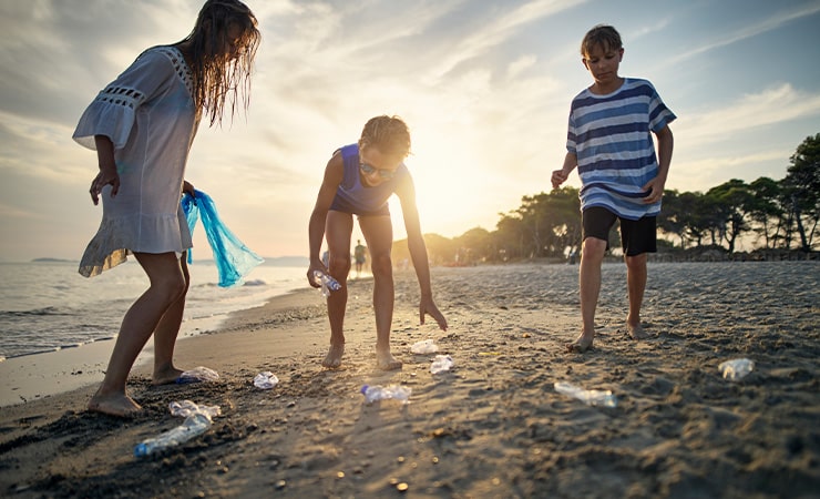 kids doing a local beach clean up in Martin County Florida