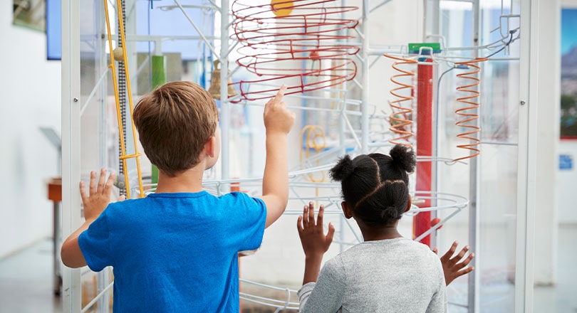 kids exploring a museum in Dallas Texas