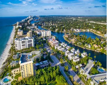 How the Water Shaped Modern Naples